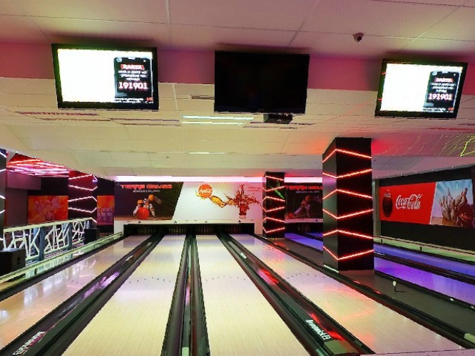How much can you earn from a bowling alley