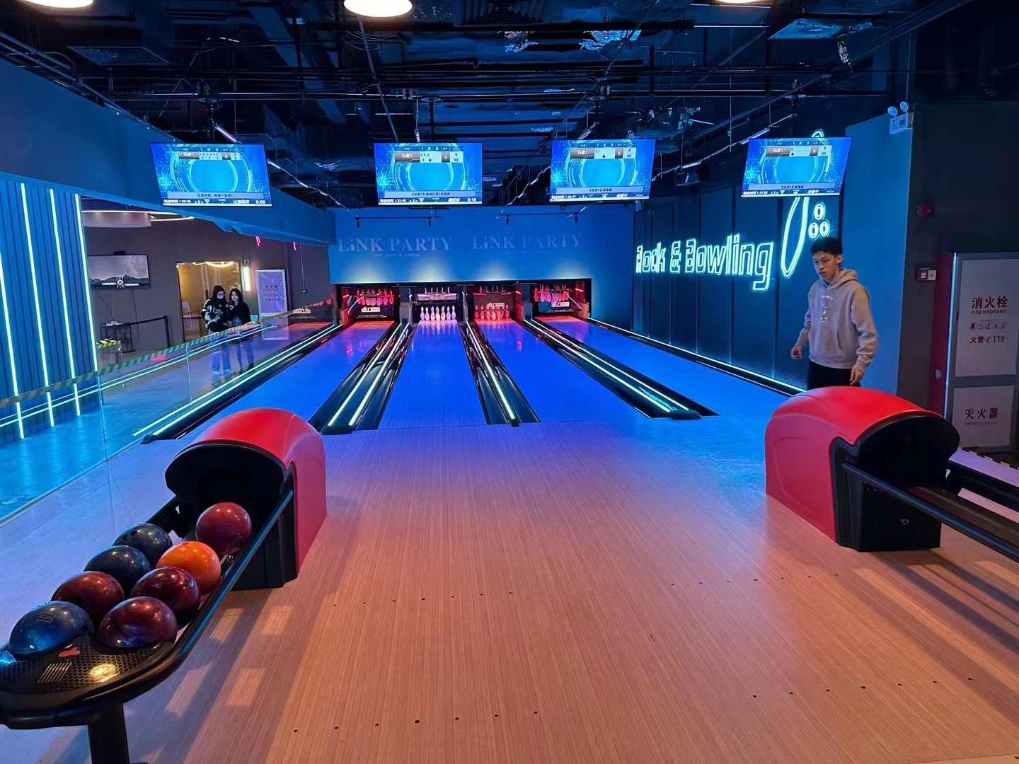 bowling alley equipment, bowling alley, bowling lane, string bowling