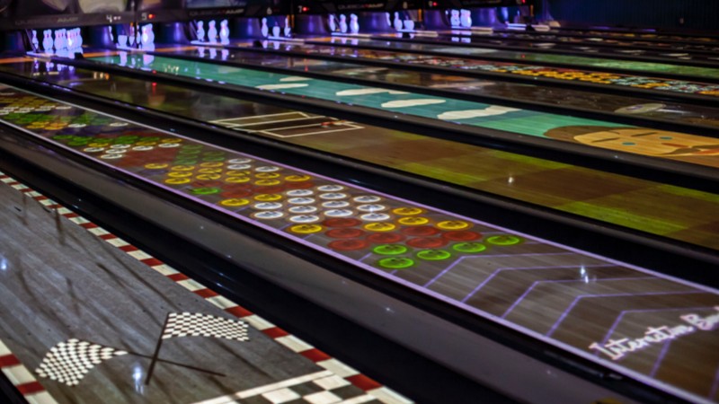 Dynamic ball interactions & colorful line displays