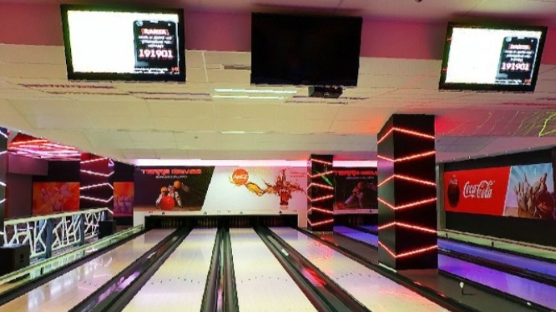 How much can you earn from a bowling alley